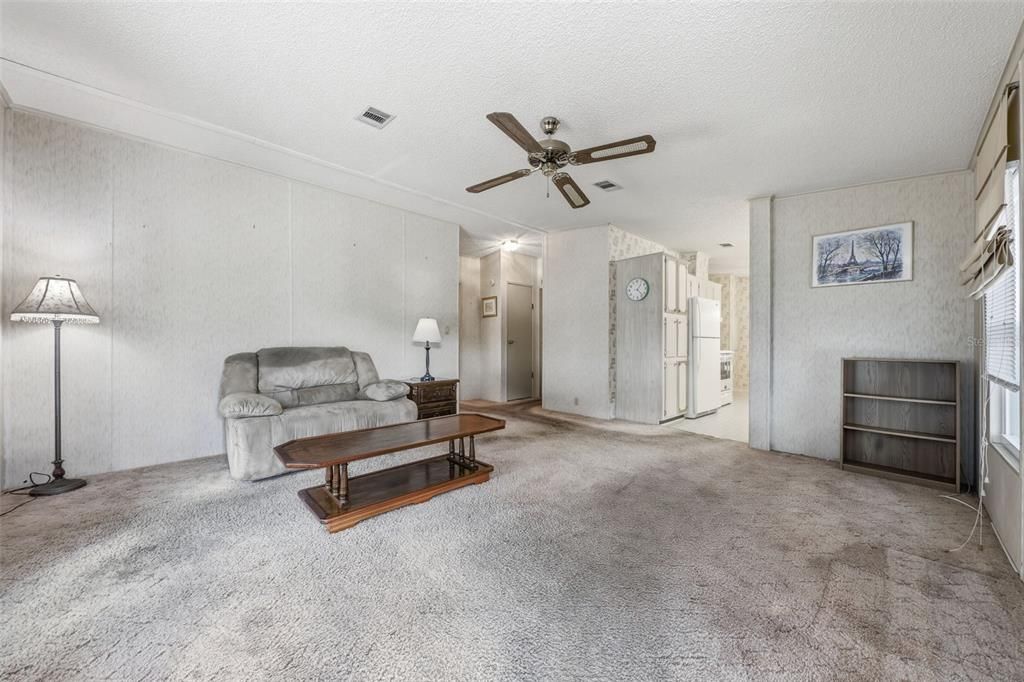 На продажу: $129,900 (2 спален, 2 ванн, 1248 Квадратных фут)