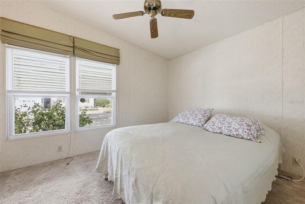 На продажу: $129,900 (2 спален, 2 ванн, 1248 Квадратных фут)