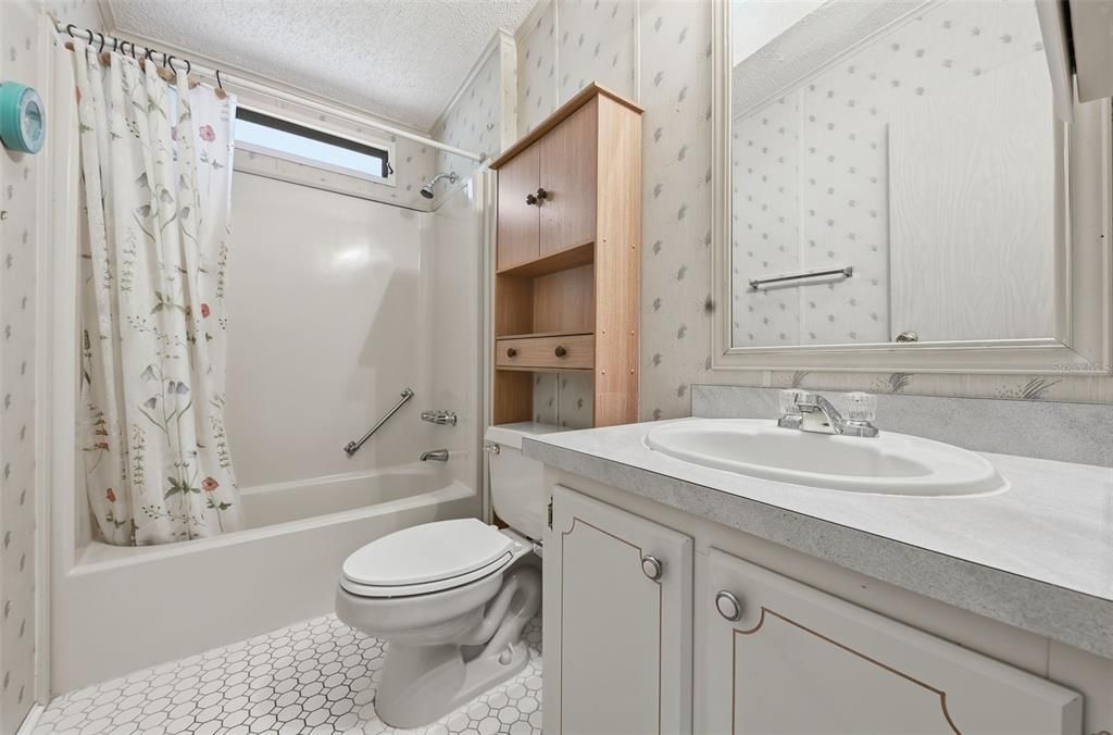 На продажу: $129,900 (2 спален, 2 ванн, 1248 Квадратных фут)