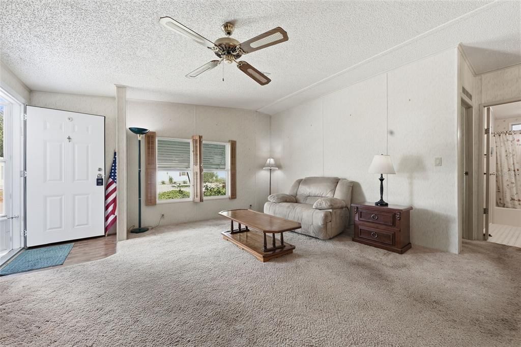 На продажу: $129,900 (2 спален, 2 ванн, 1248 Квадратных фут)