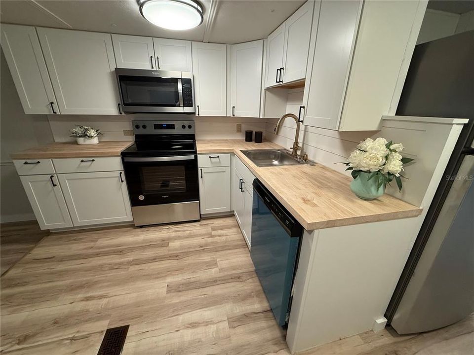 For Rent: $1,250 (2 beds, 1 baths, 672 Square Feet)