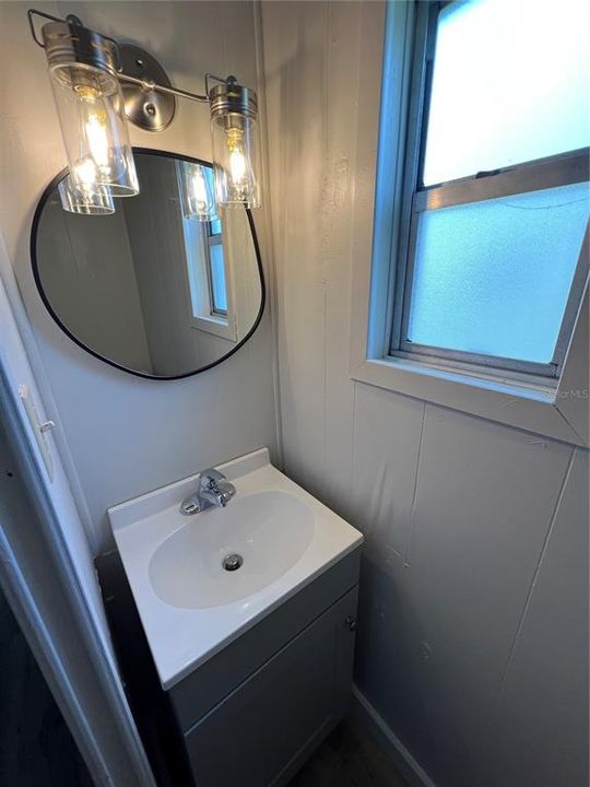 For Rent: $1,250 (2 beds, 1 baths, 672 Square Feet)