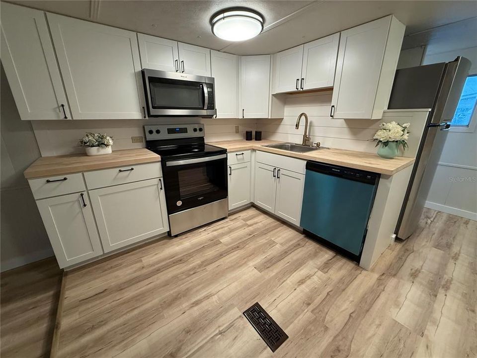 For Rent: $1,250 (2 beds, 1 baths, 672 Square Feet)