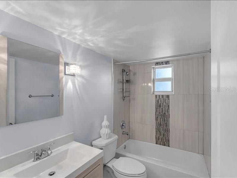 Activo con contrato: $125,000 (2 camas, 2 baños, 894 Pies cuadrados)