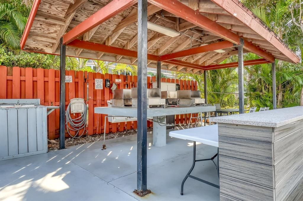 Activo con contrato: $125,000 (2 camas, 2 baños, 894 Pies cuadrados)