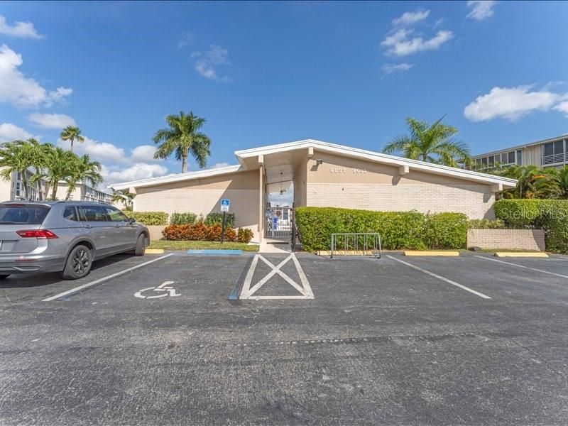 Activo con contrato: $125,000 (2 camas, 2 baños, 894 Pies cuadrados)