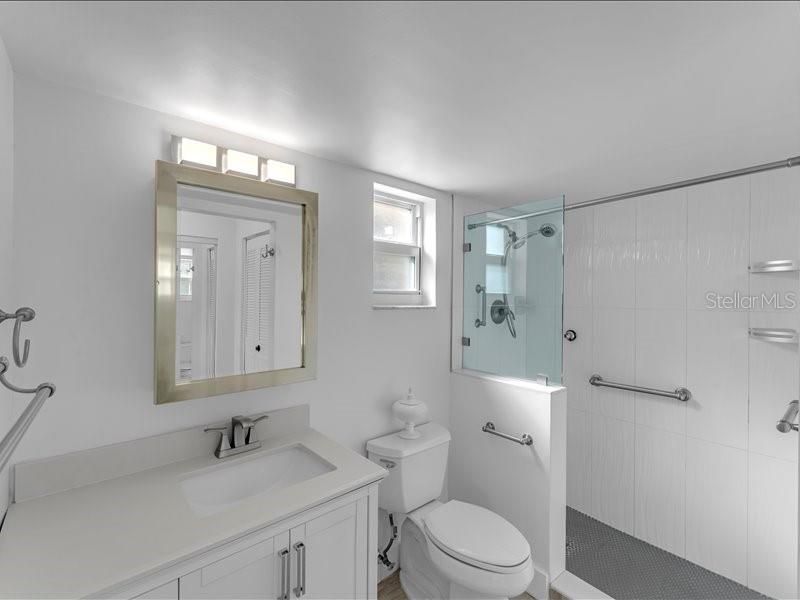 Activo con contrato: $125,000 (2 camas, 2 baños, 894 Pies cuadrados)