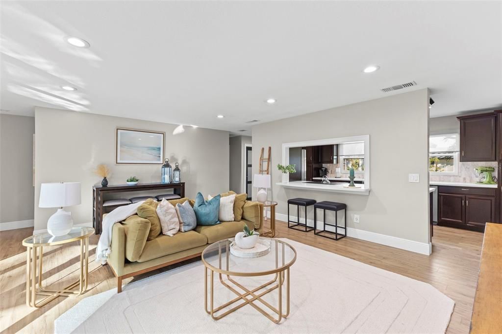 合同活跃: $625,000 (3 贝兹, 2 浴室, 1448 平方英尺)