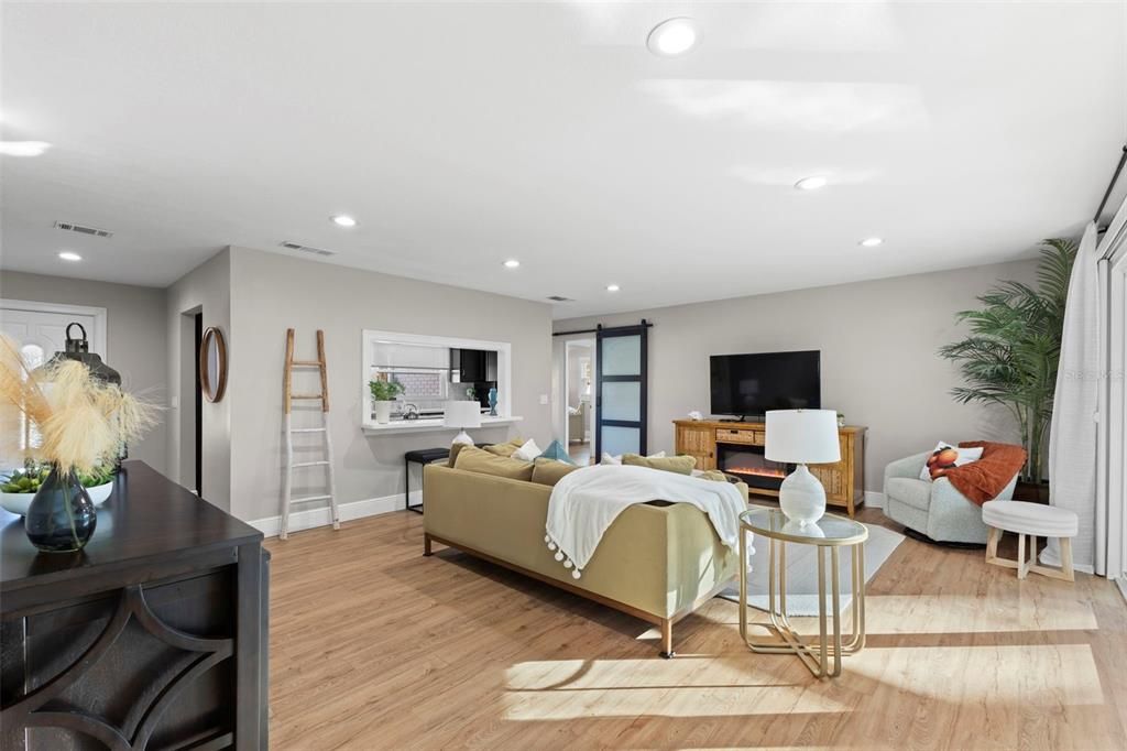 合同活跃: $625,000 (3 贝兹, 2 浴室, 1448 平方英尺)