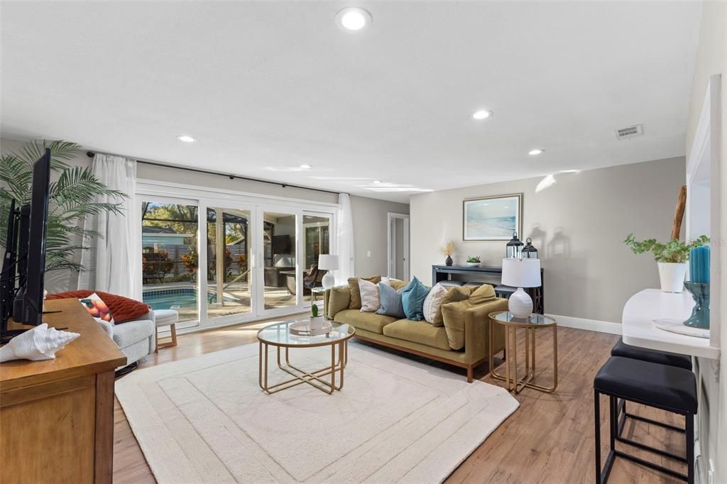 合同活跃: $625,000 (3 贝兹, 2 浴室, 1448 平方英尺)