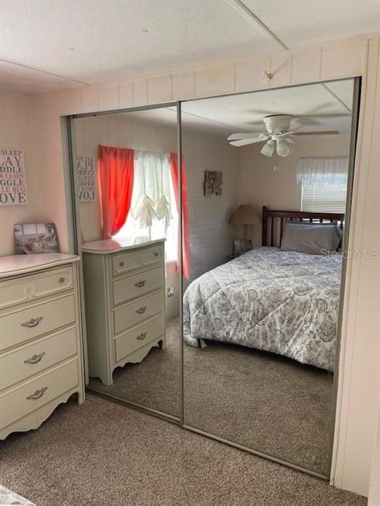 出租: $1,300 (2 贝兹, 1 浴室, 924 平方英尺)