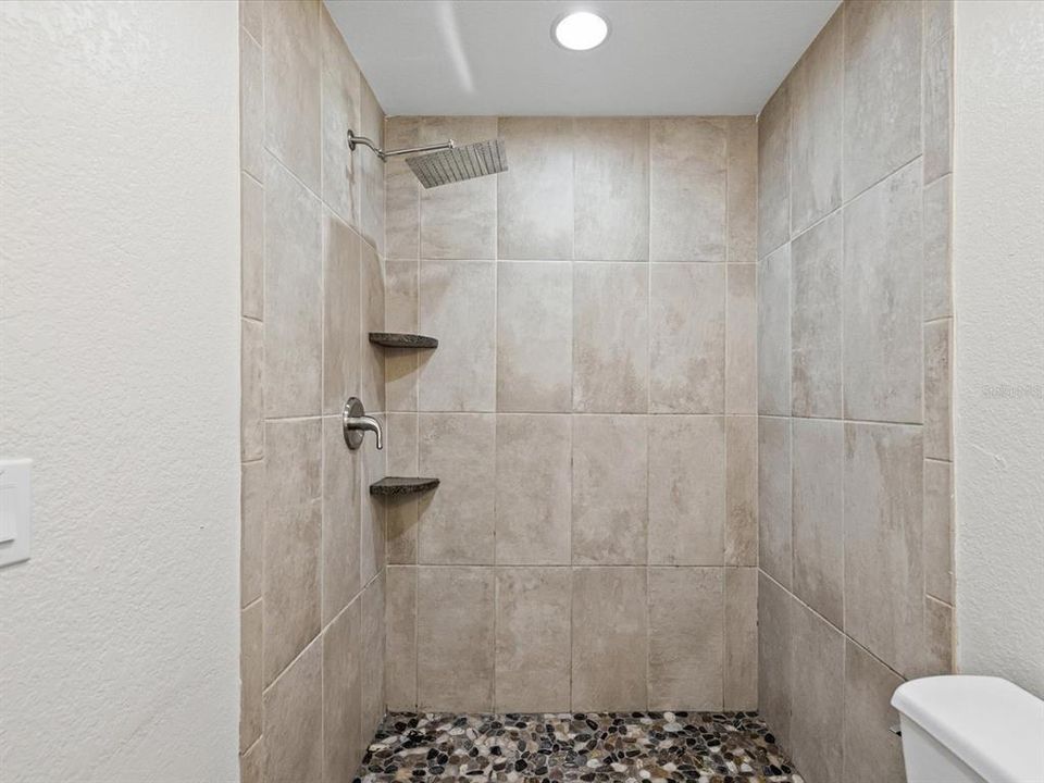 Active With Contract: $385,000 (4 beds, 2 baths, 1401 Square Feet)