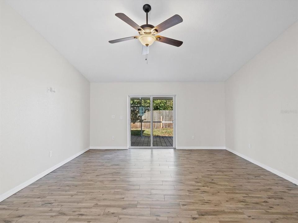 Active With Contract: $385,000 (4 beds, 2 baths, 1401 Square Feet)