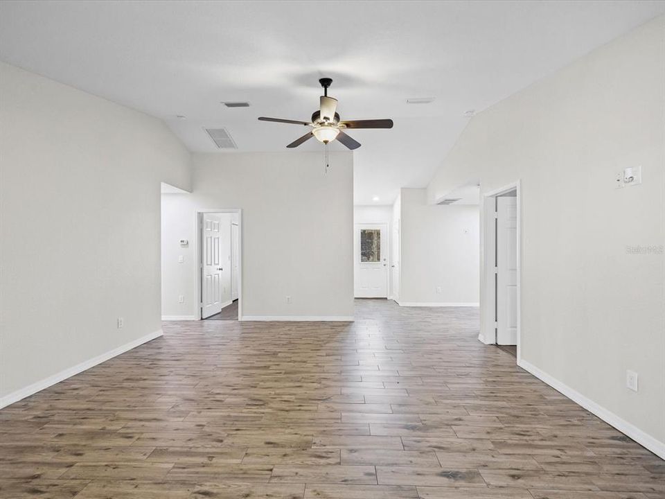 Active With Contract: $385,000 (4 beds, 2 baths, 1401 Square Feet)