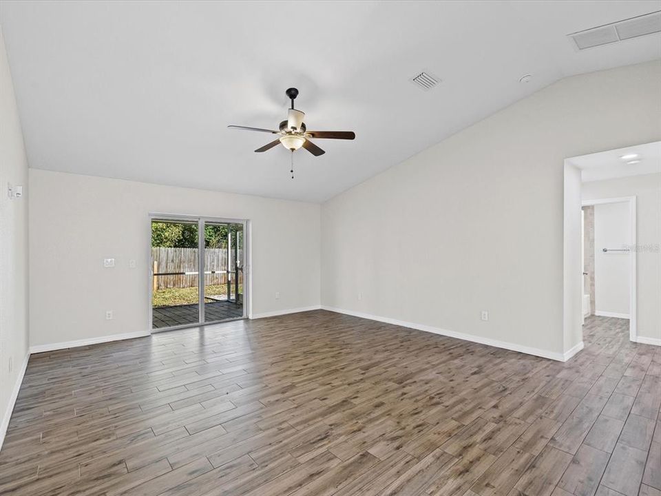 Active With Contract: $385,000 (4 beds, 2 baths, 1401 Square Feet)