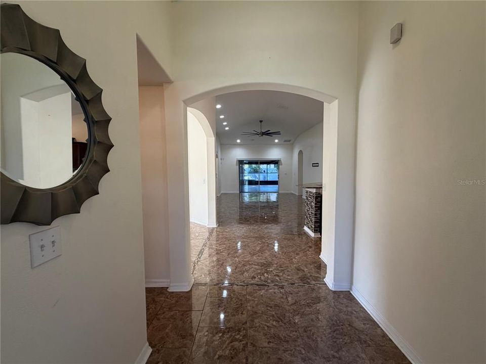 出租: $2,600 (4 贝兹, 3 浴室, 1946 平方英尺)