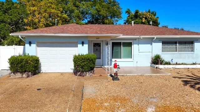 合同活跃: $285,000 (2 贝兹, 1 浴室, 953 平方英尺)