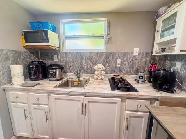 合同活跃: $285,000 (2 贝兹, 1 浴室, 953 平方英尺)