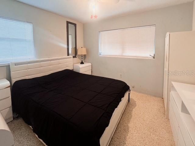 合同活跃: $285,000 (2 贝兹, 1 浴室, 953 平方英尺)