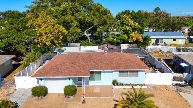 合同活跃: $285,000 (2 贝兹, 1 浴室, 953 平方英尺)