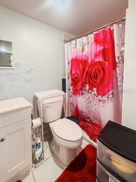 合同活跃: $285,000 (2 贝兹, 1 浴室, 953 平方英尺)