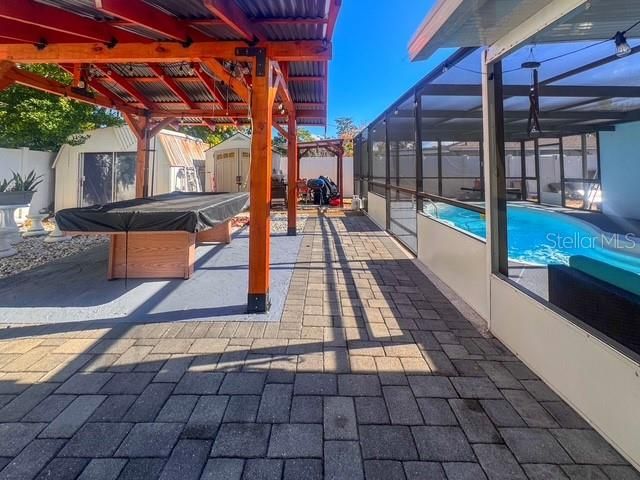 合同活跃: $285,000 (2 贝兹, 1 浴室, 953 平方英尺)