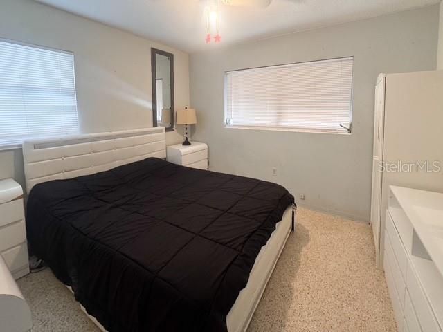 合同活跃: $285,000 (2 贝兹, 1 浴室, 953 平方英尺)