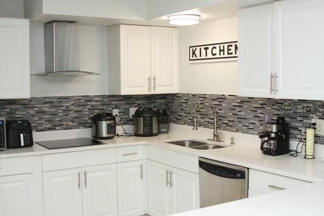 合同活跃: $285,000 (2 贝兹, 1 浴室, 953 平方英尺)