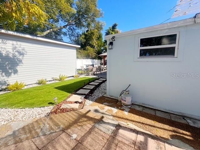 合同活跃: $285,000 (2 贝兹, 1 浴室, 953 平方英尺)