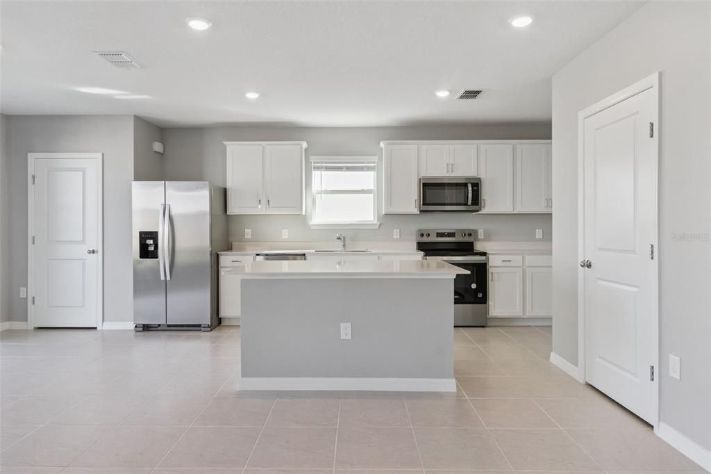 For Rent: $2,250 (3 beds, 2 baths, 1822 Square Feet)