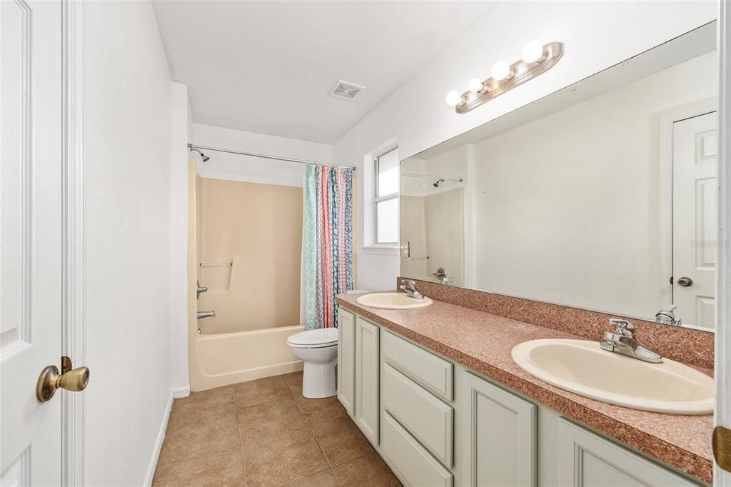 待售: $259,900 (3 贝兹, 2 浴室, 1818 平方英尺)