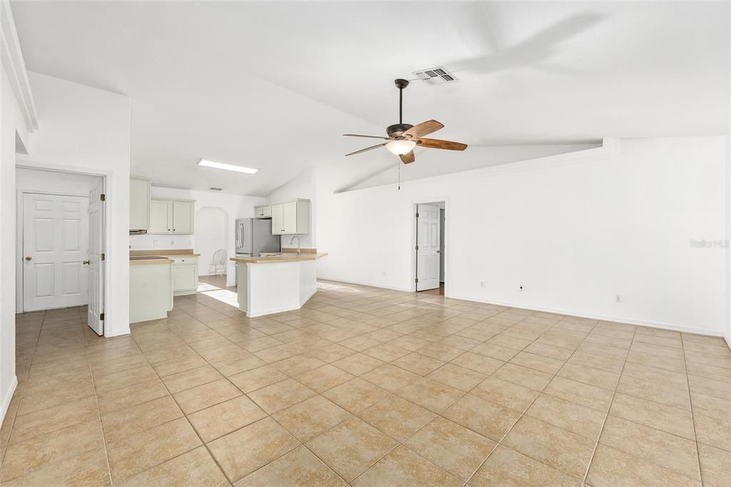 待售: $259,900 (3 贝兹, 2 浴室, 1818 平方英尺)