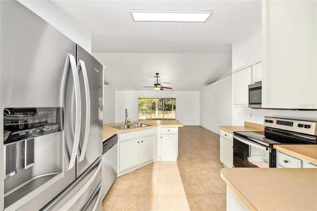 待售: $259,900 (3 贝兹, 2 浴室, 1818 平方英尺)