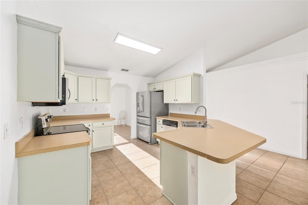 待售: $259,900 (3 贝兹, 2 浴室, 1818 平方英尺)