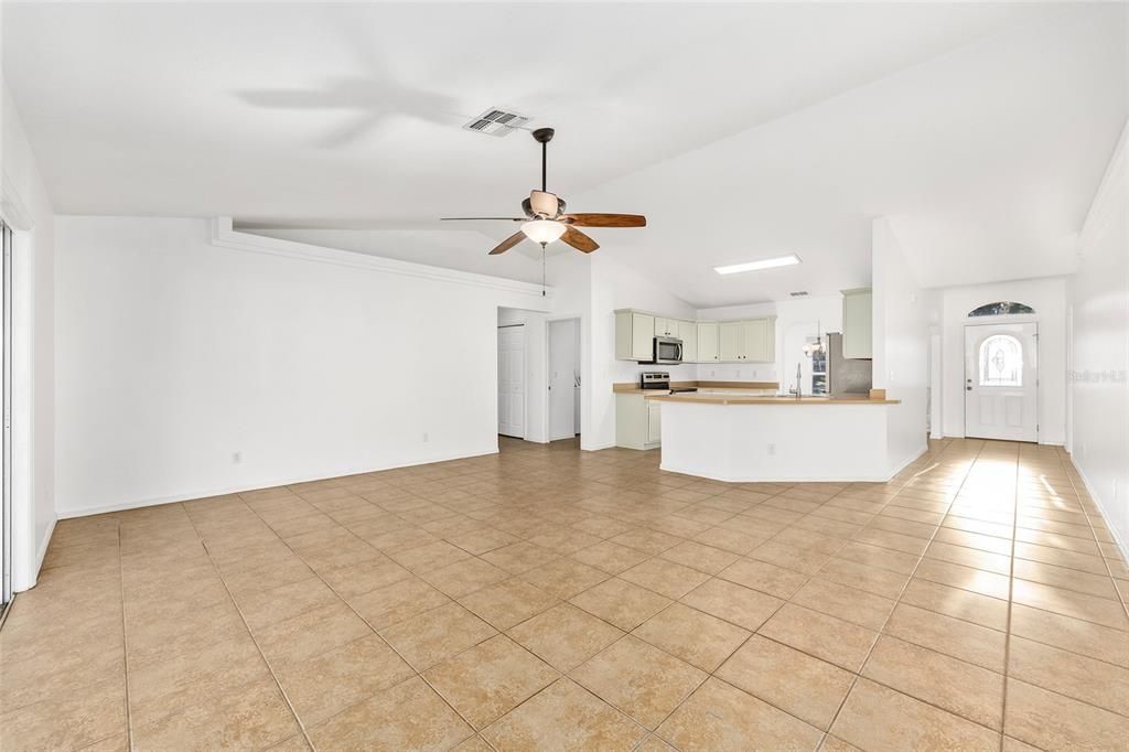 待售: $259,900 (3 贝兹, 2 浴室, 1818 平方英尺)