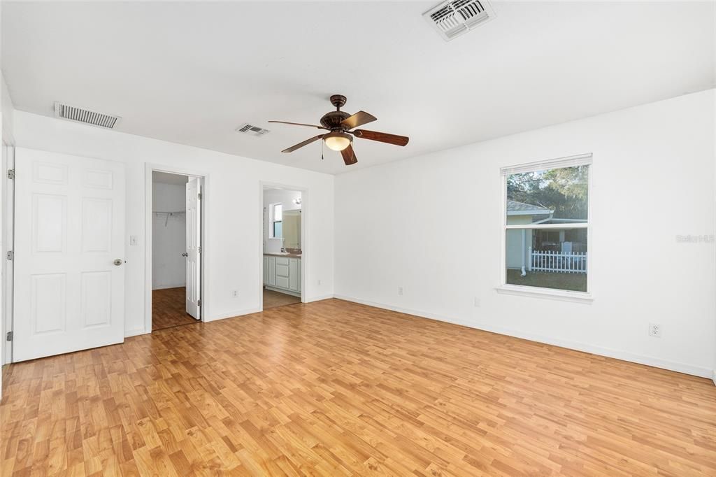 待售: $259,900 (3 贝兹, 2 浴室, 1818 平方英尺)