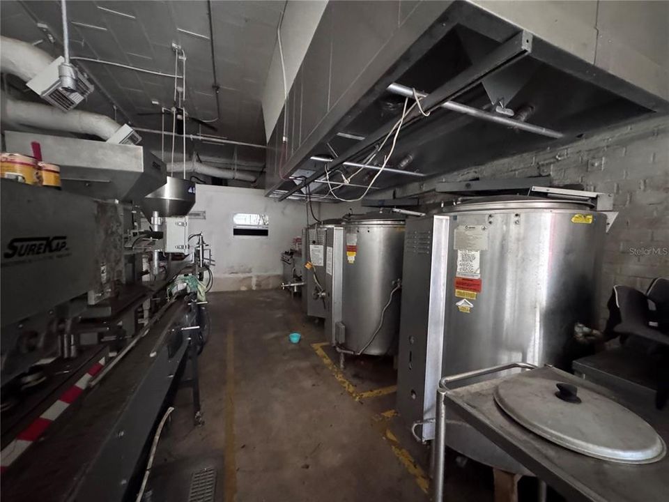 待售: $499,900 (0 贝兹, 0 浴室, 877 平方英尺)