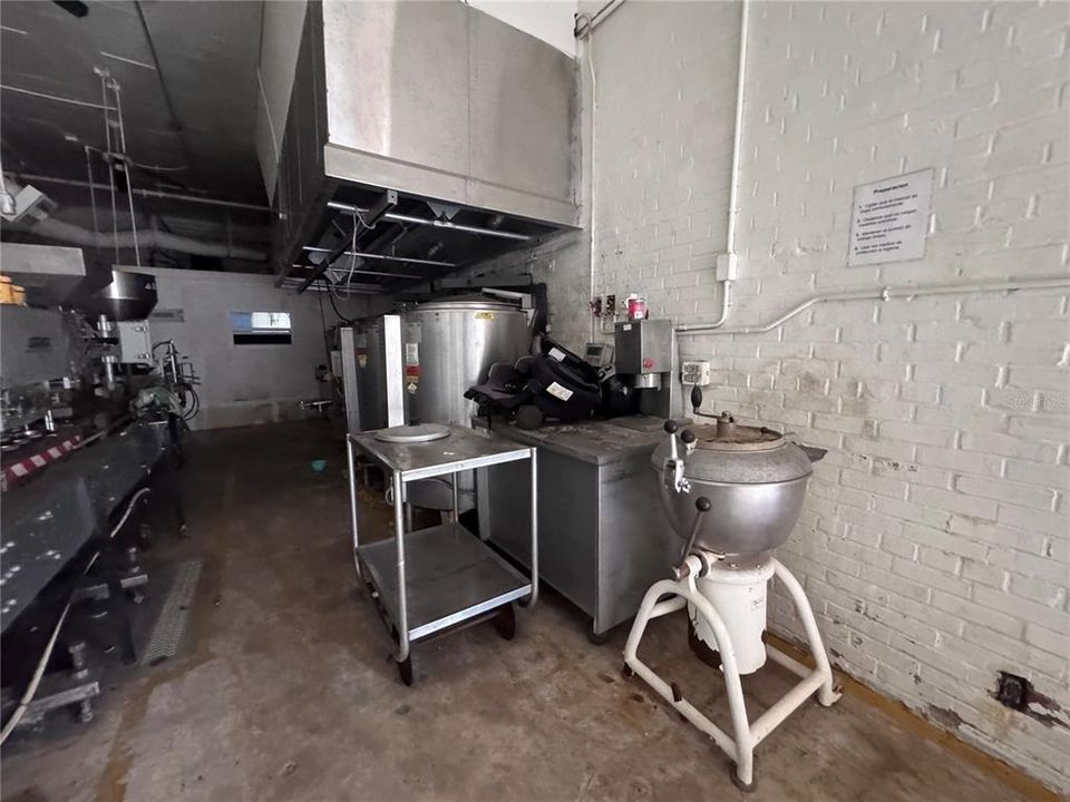 待售: $499,900 (0 贝兹, 0 浴室, 877 平方英尺)