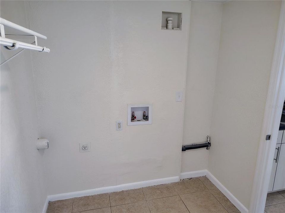 出租: $1,495 (2 贝兹, 1 浴室, 930 平方英尺)