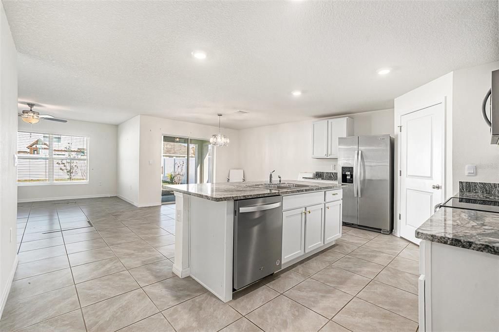 For Sale: $314,444 (4 beds, 2 baths, 1811 Square Feet)