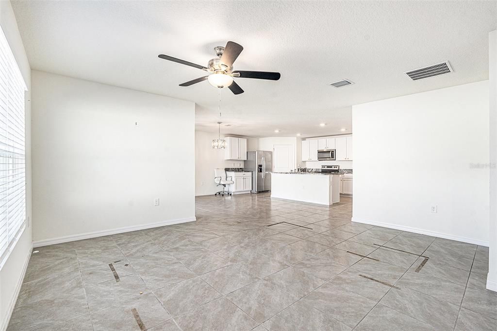 For Sale: $314,444 (4 beds, 2 baths, 1811 Square Feet)