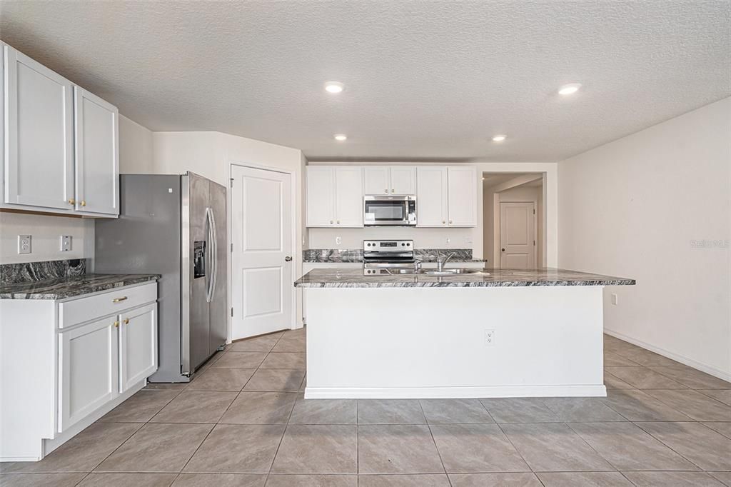 For Sale: $314,444 (4 beds, 2 baths, 1811 Square Feet)