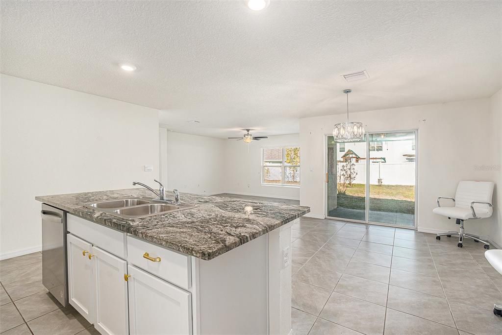 For Sale: $314,444 (4 beds, 2 baths, 1811 Square Feet)