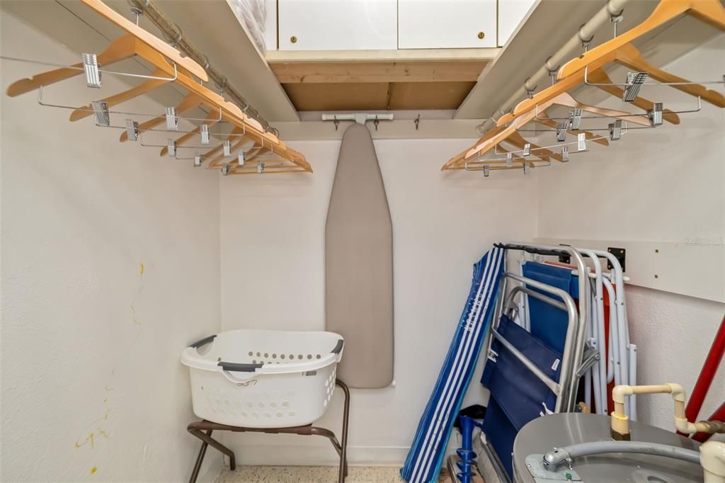 For Sale: $470,000 (1 beds, 1 baths, 416 Square Feet)