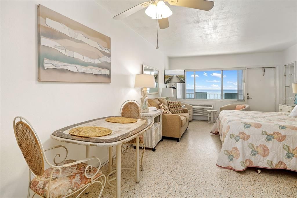 For Sale: $470,000 (1 beds, 1 baths, 416 Square Feet)