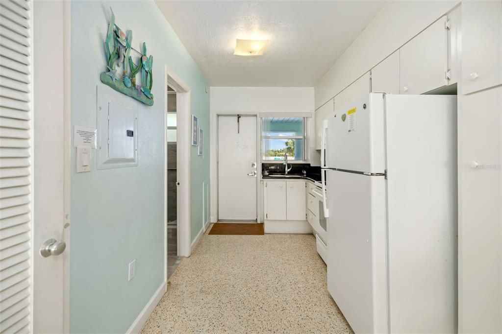 For Sale: $470,000 (1 beds, 1 baths, 416 Square Feet)