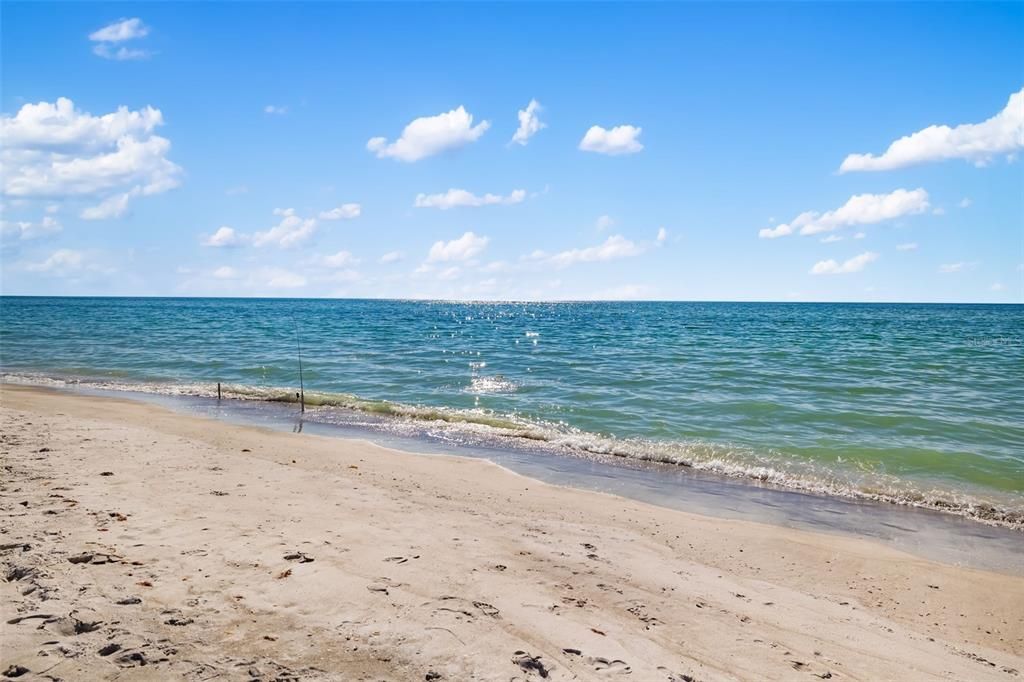 For Sale: $470,000 (1 beds, 1 baths, 416 Square Feet)