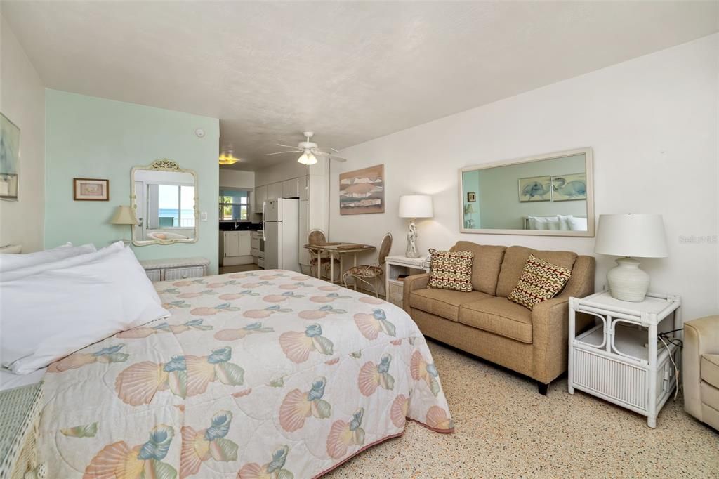 For Sale: $470,000 (1 beds, 1 baths, 416 Square Feet)