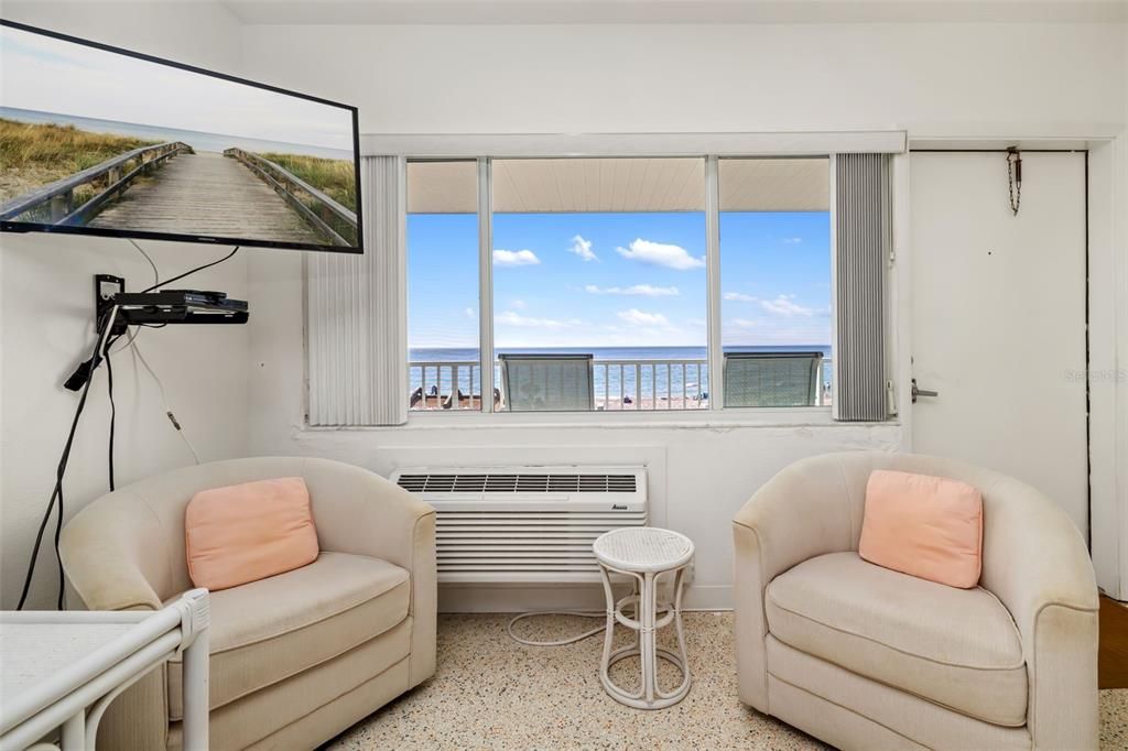 For Sale: $470,000 (1 beds, 1 baths, 416 Square Feet)