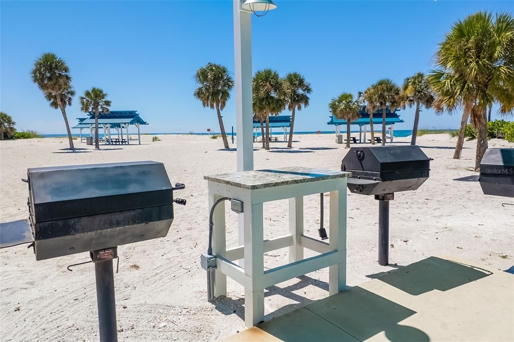 For Sale: $470,000 (1 beds, 1 baths, 416 Square Feet)